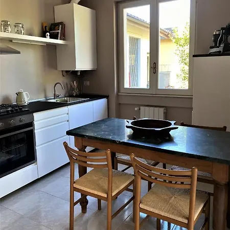 Apartment Casa Del Custode: Renovated Flat With Garden In A Near The *
