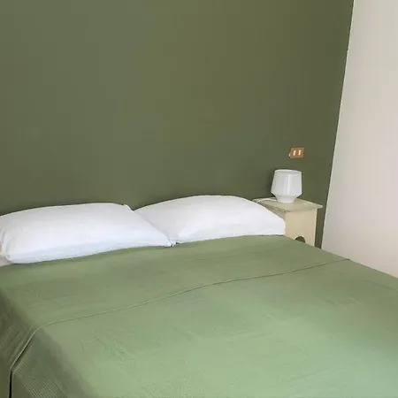 Apartment Casa Del Custode: Renovated Flat With Garden In A Near The Stresa