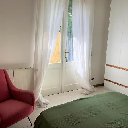 Casa Del Custode: Renovated Flat With Garden In A Near The Apartment Stresa