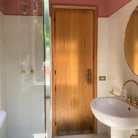 Casa Del Custode: Renovated Flat With Garden In A Near The Apartment *