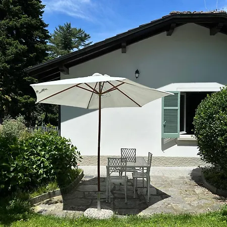 Casa Del Custode: Renovated Flat With Garden In A Near The Apartment Stresa
