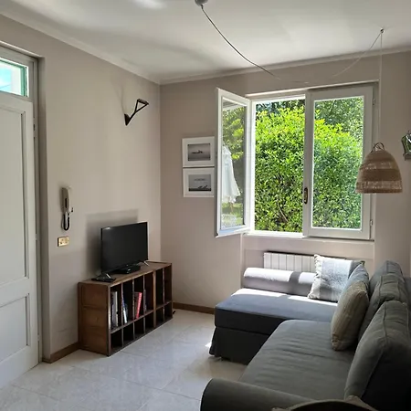 Appartamento Casa Del Custode: Renovated Flat With Garden In A Near The Stresa