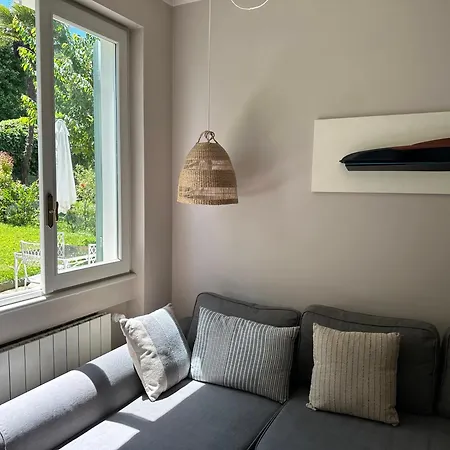 Casa Del Custode: Renovated Flat With Garden In A Near The Apartment Stresa